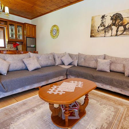 Villa Kevin Μπεράτ Εξωτερικό φωτογραφία